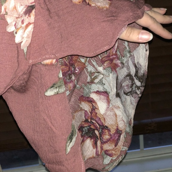 Off the shoulder flowery flowing top - Picture 3 of 4